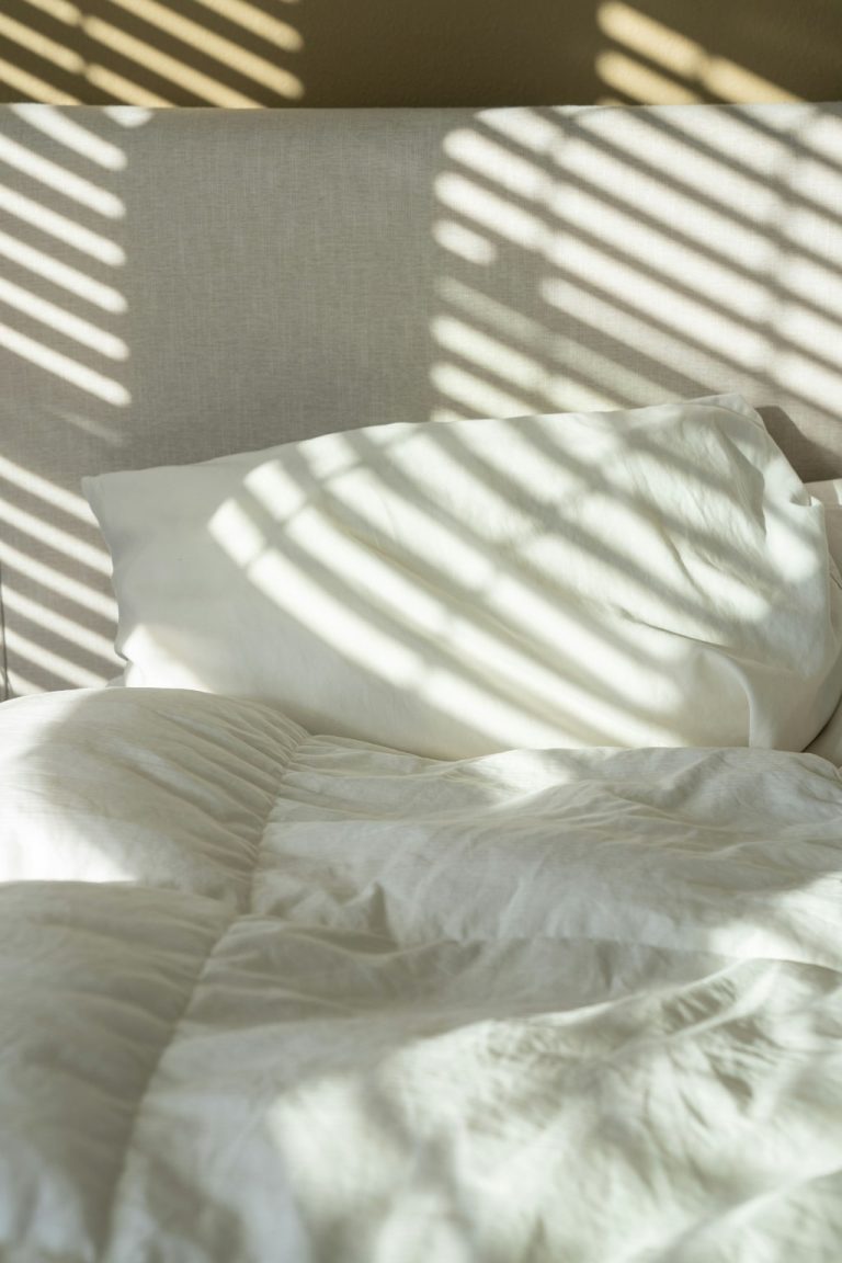 Why women need more sleep than men according to research